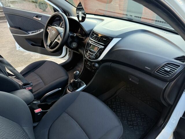 Білий Хендай Акцент, об'ємом двигуна 1.4 л та пробігом 220 тис. км за 5450 $, фото 10 на Automoto.ua