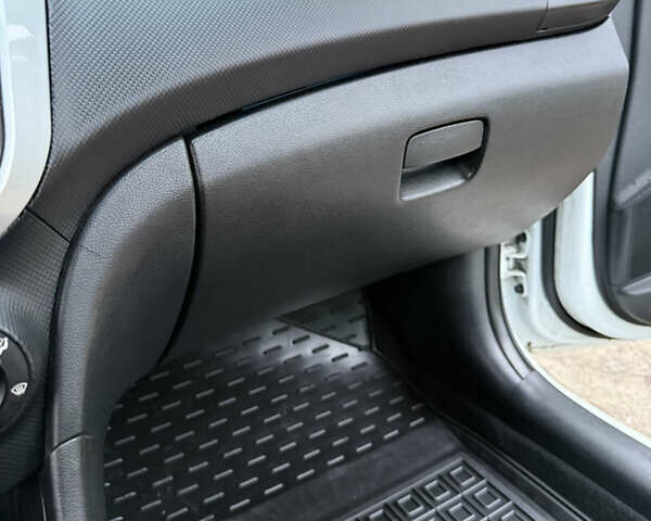 Хендай Акцент 2013 в Киеве на Automoto.ua Белый Хендай Акцент, объемом двигателя 1.4 л и пробегом 132 тыс. км за 8000 $, фото 16 на Automoto.ua