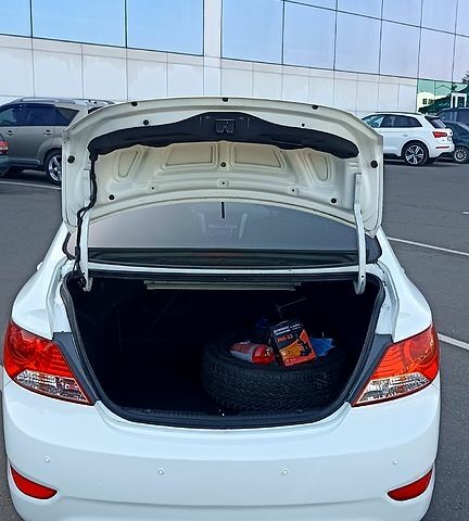 Белый Хендай Акцент, объемом двигателя 1.4 л и пробегом 195 тыс. км за 7300 $, фото 1 на Automoto.ua