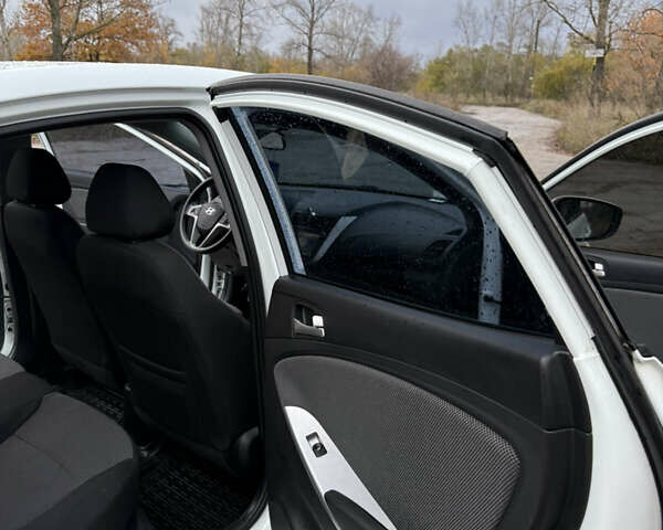 Хендай Акцент 2013 в Киеве на Automoto.ua Белый Хендай Акцент, объемом двигателя 1.4 л и пробегом 132 тыс. км за 8000 $, фото 31 на Automoto.ua
