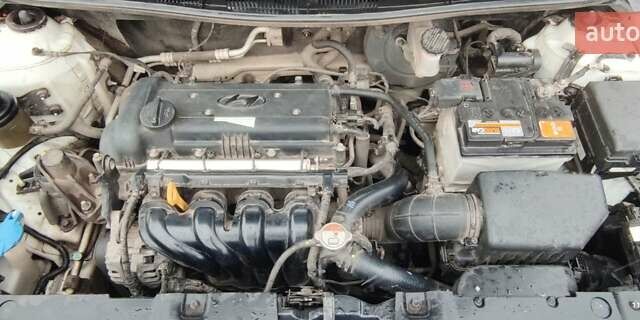Білий Хендай Акцент, об'ємом двигуна 1.59 л та пробігом 129 тис. км за 8000 $, фото 6 на Automoto.ua