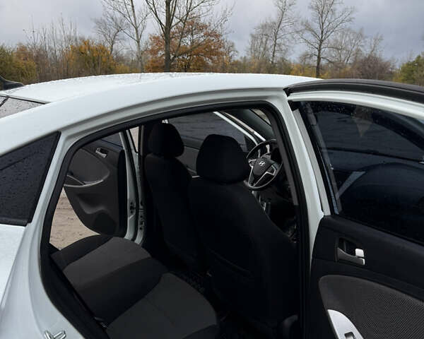 Хендай Акцент 2013 в Киеве на Automoto.ua Белый Хендай Акцент, объемом двигателя 1.4 л и пробегом 132 тыс. км за 8000 $, фото 34 на Automoto.ua