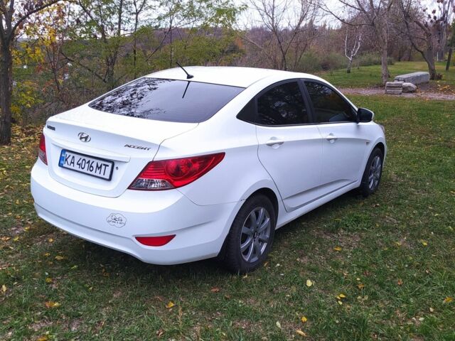 Белый Хендай Акцент, объемом двигателя 1.4 л и пробегом 270 тыс. км за 6500 $, фото 3 на Automoto.ua