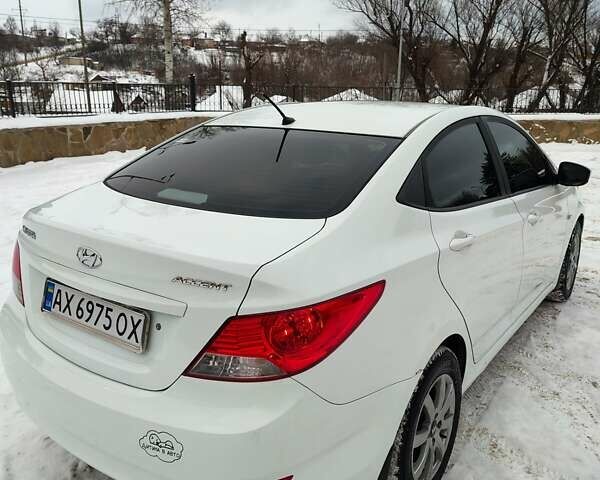 Белый Хендай Акцент, объемом двигателя 1.4 л и пробегом 270 тыс. км за 6350 $, фото 35 на Automoto.ua