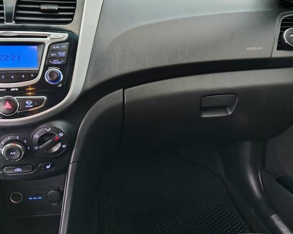 Белый Хендай Акцент, объемом двигателя 1.4 л и пробегом 270 тыс. км за 6350 $, фото 11 на Automoto.ua