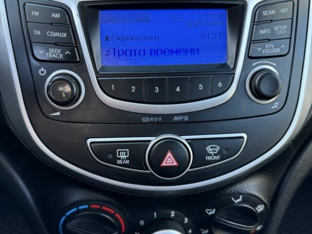 Белый Хендай Акцент, объемом двигателя 1.4 л и пробегом 105 тыс. км за 8450 $, фото 5 на Automoto.ua