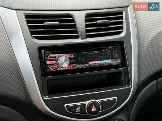 Білий Хендай Акцент, об'ємом двигуна 1.4 л та пробігом 38 тис. км за 11600 $, фото 51 на Automoto.ua