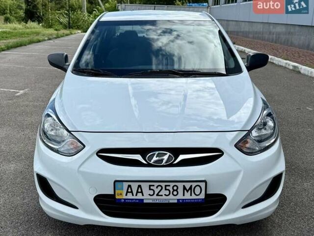Білий Хендай Акцент, об'ємом двигуна 1.4 л та пробігом 38 тис. км за 11600 $, фото 10 на Automoto.ua