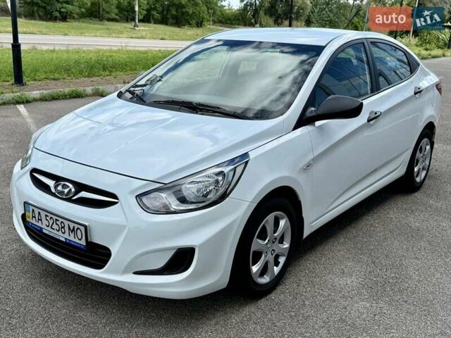 Білий Хендай Акцент, об'ємом двигуна 1.4 л та пробігом 38 тис. км за 11600 $, фото 8 на Automoto.ua