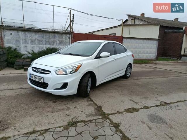 Белый Хендай Акцент, объемом двигателя 1.59 л и пробегом 230 тыс. км за 8500 $, фото 6 на Automoto.ua