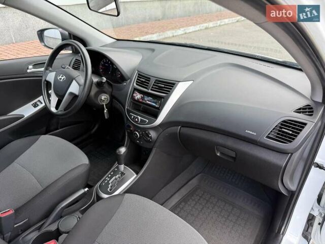 Білий Хендай Акцент, об'ємом двигуна 1.4 л та пробігом 38 тис. км за 11600 $, фото 44 на Automoto.ua
