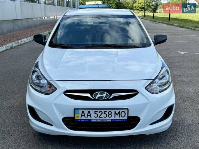 Білий Хендай Акцент, об'ємом двигуна 1.4 л та пробігом 38 тис. км за 11600 $, фото 1 на Automoto.ua