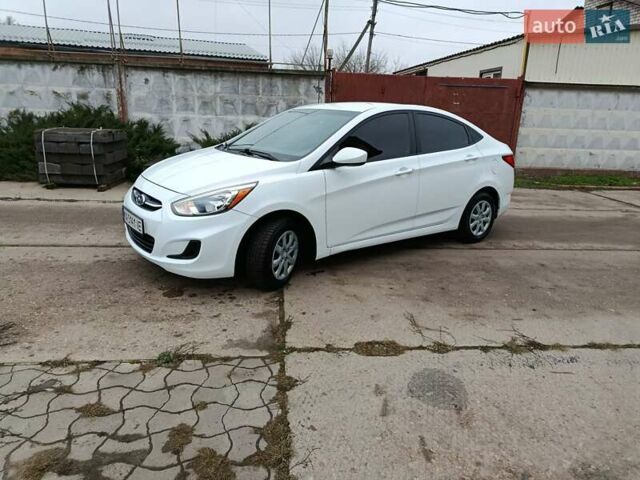 Белый Хендай Акцент, объемом двигателя 1.59 л и пробегом 230 тыс. км за 8500 $, фото 11 на Automoto.ua