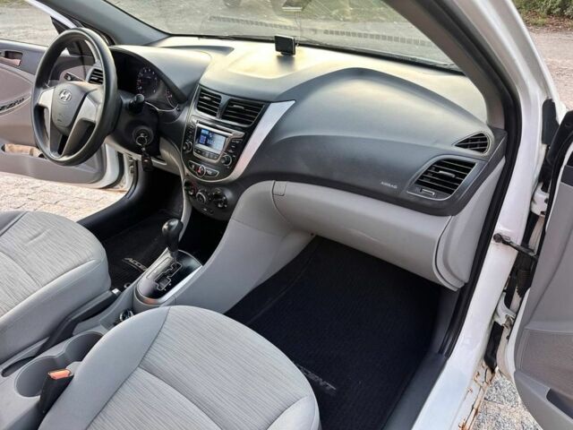 Белый Хендай Акцент, объемом двигателя 1.6 л и пробегом 112 тыс. км за 5700 $, фото 11 на Automoto.ua