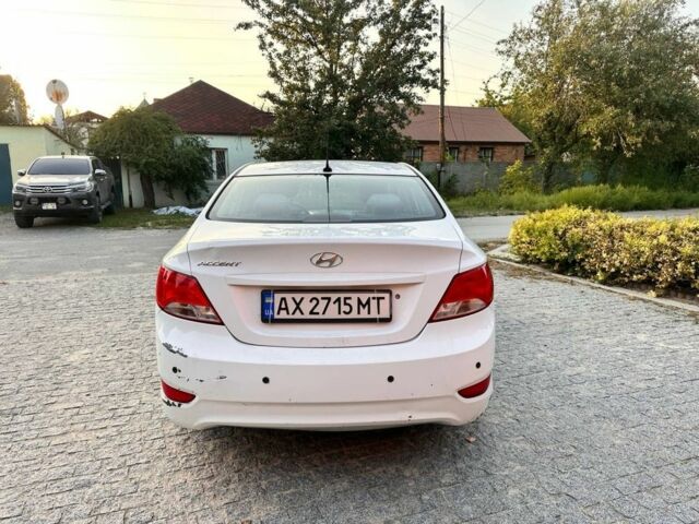 Белый Хендай Акцент, объемом двигателя 1.6 л и пробегом 112 тыс. км за 5700 $, фото 3 на Automoto.ua