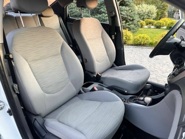 Белый Хендай Акцент, объемом двигателя 1.6 л и пробегом 112 тыс. км за 5700 $, фото 9 на Automoto.ua