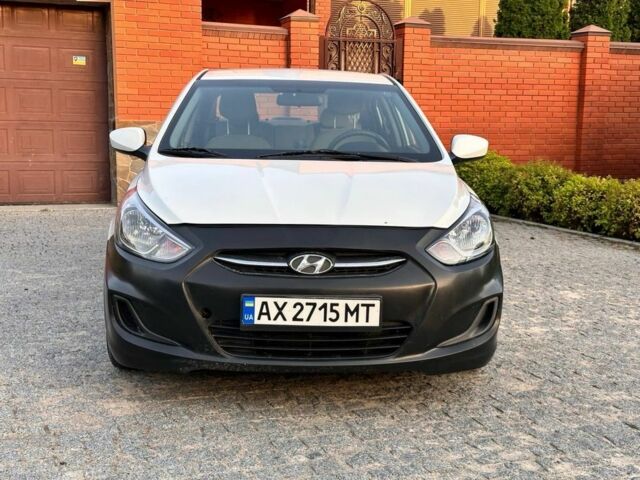 Белый Хендай Акцент, объемом двигателя 1.6 л и пробегом 112 тыс. км за 5700 $, фото 2 на Automoto.ua