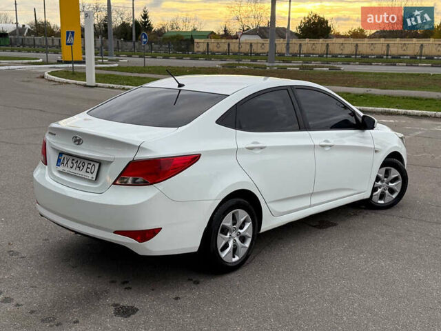 Белый Хендай Акцент, объемом двигателя 1.4 л и пробегом 64 тыс. км за 12800 $, фото 12 на Automoto.ua