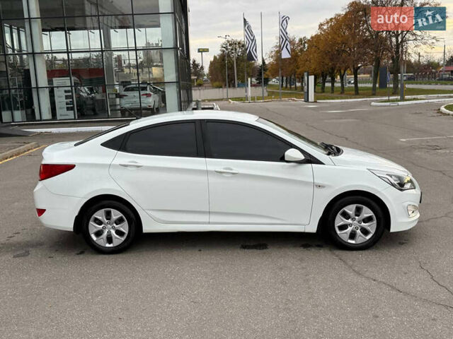 Белый Хендай Акцент, объемом двигателя 1.4 л и пробегом 64 тыс. км за 12800 $, фото 10 на Automoto.ua