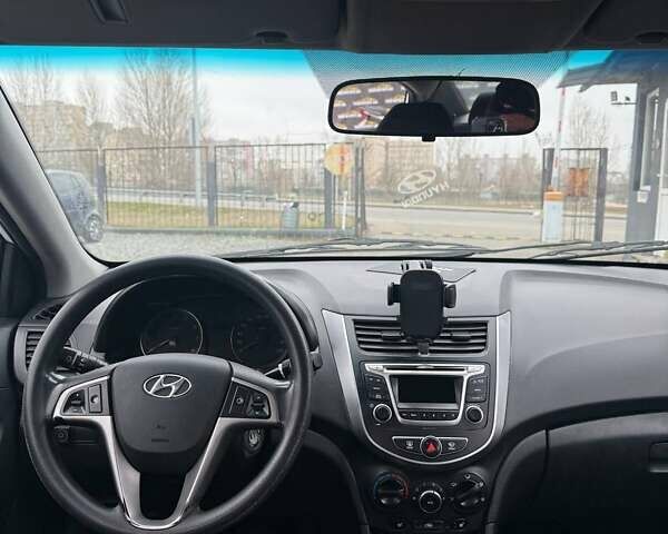 Белый Хендай Акцент, объемом двигателя 1.4 л и пробегом 230 тыс. км за 4750 $, фото 7 на Automoto.ua