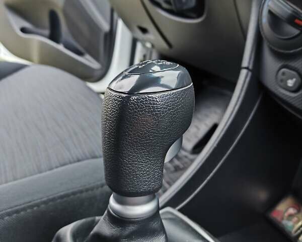 Белый Хендай Акцент, объемом двигателя 1.4 л и пробегом 92 тыс. км за 9499 $, фото 15 на Automoto.ua