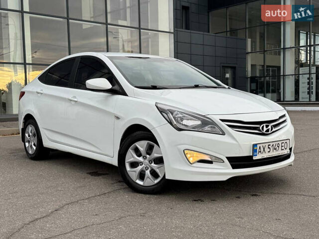 Белый Хендай Акцент, объемом двигателя 1.4 л и пробегом 64 тыс. км за 12800 $, фото 5 на Automoto.ua