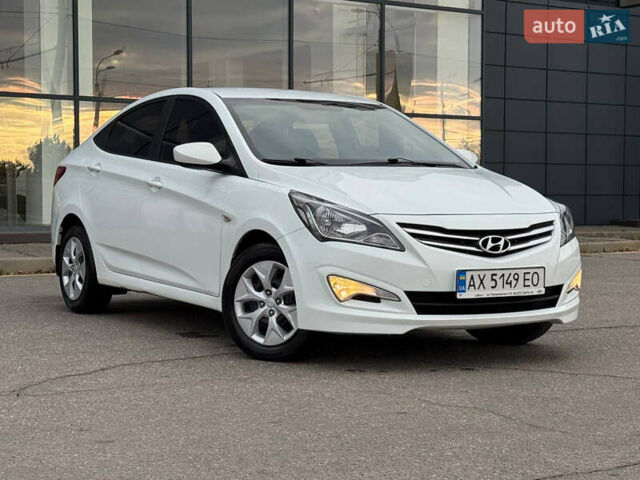 Белый Хендай Акцент, объемом двигателя 1.4 л и пробегом 64 тыс. км за 12800 $, фото 2 на Automoto.ua