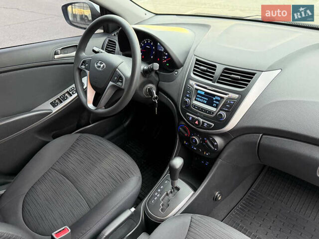 Белый Хендай Акцент, объемом двигателя 1.4 л и пробегом 64 тыс. км за 12800 $, фото 31 на Automoto.ua