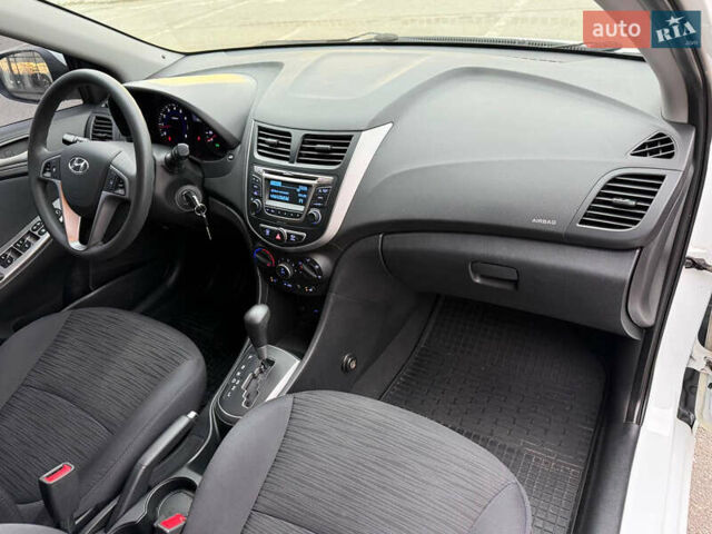 Белый Хендай Акцент, объемом двигателя 1.4 л и пробегом 64 тыс. км за 12800 $, фото 30 на Automoto.ua
