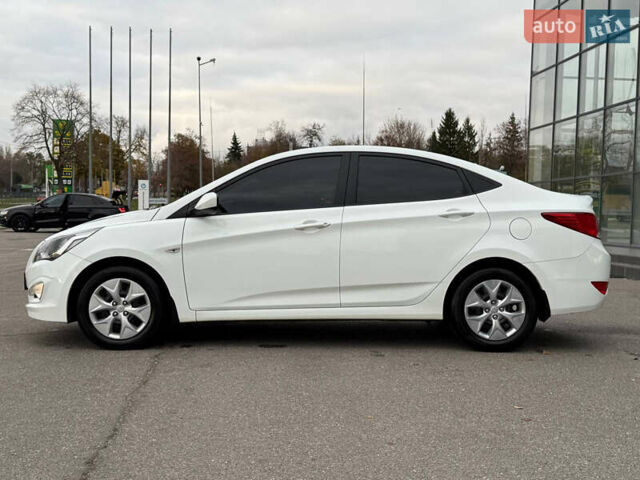 Белый Хендай Акцент, объемом двигателя 1.4 л и пробегом 64 тыс. км за 12800 $, фото 11 на Automoto.ua