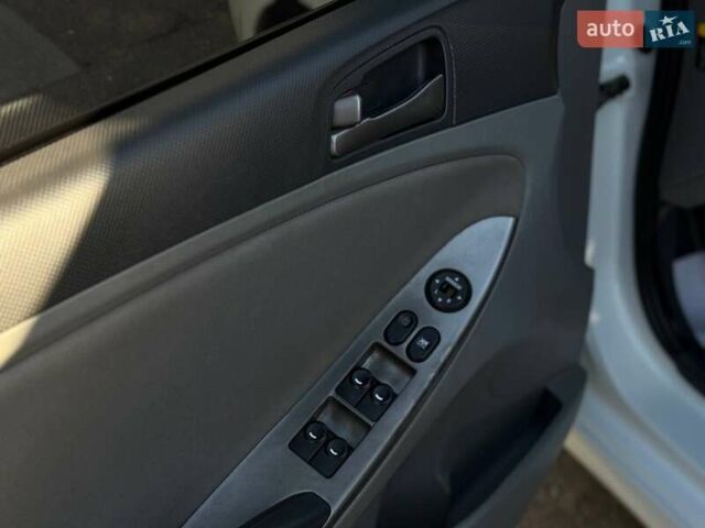 Білий Хендай Акцент, об'ємом двигуна 1.59 л та пробігом 162 тис. км за 8100 $, фото 7 на Automoto.ua