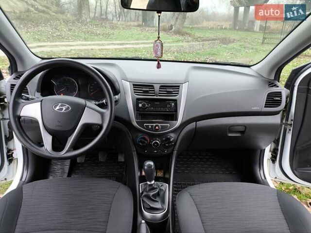Белый Хендай Акцент, объемом двигателя 1.4 л и пробегом 92 тыс. км за 9499 $, фото 9 на Automoto.ua