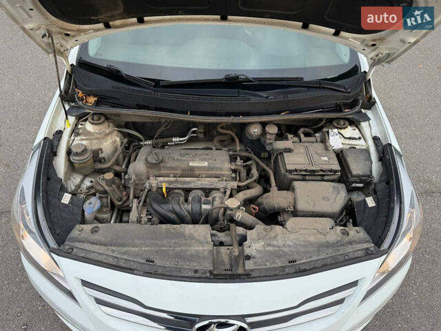 Белый Хендай Акцент, объемом двигателя 1.4 л и пробегом 64 тыс. км за 12800 $, фото 38 на Automoto.ua