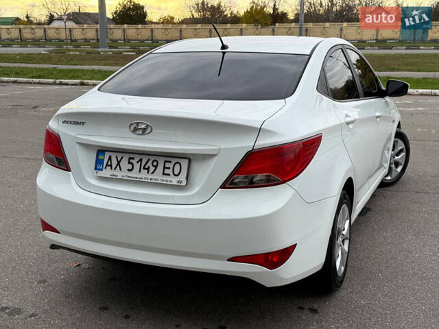 Белый Хендай Акцент, объемом двигателя 1.4 л и пробегом 64 тыс. км за 12800 $, фото 7 на Automoto.ua