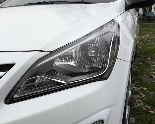 Белый Хендай Акцент, объемом двигателя 1.4 л и пробегом 92 тыс. км за 9499 $, фото 19 на Automoto.ua