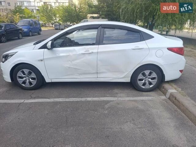 Белый Хендай Акцент, объемом двигателя 1.4 л и пробегом 220 тыс. км за 9000 $, фото 1 на Automoto.ua