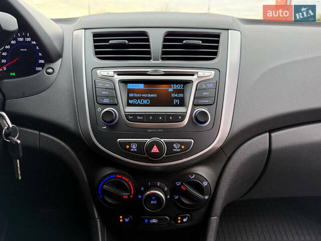 Белый Хендай Акцент, объемом двигателя 1.4 л и пробегом 64 тыс. км за 12800 $, фото 33 на Automoto.ua