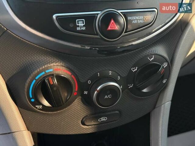 Білий Хендай Акцент, об'ємом двигуна 1.59 л та пробігом 162 тис. км за 8100 $, фото 15 на Automoto.ua