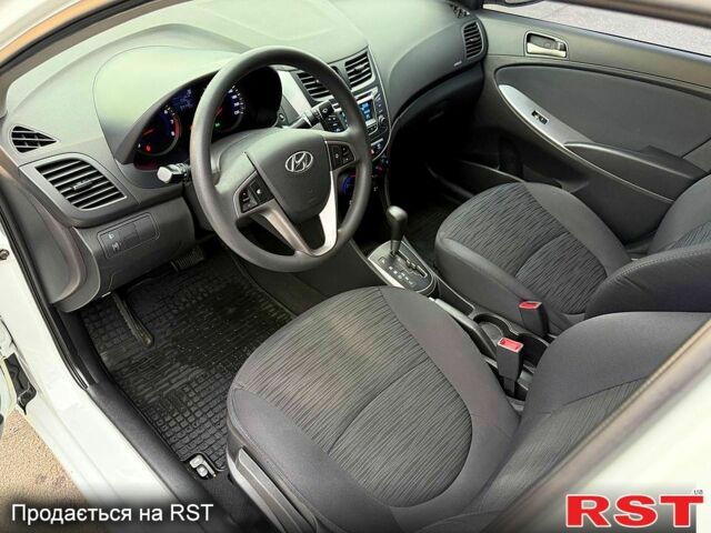 Білий Хендай Акцент, об'ємом двигуна 1.4 л та пробігом 64 тис. км за 12800 $, фото 9 на Automoto.ua