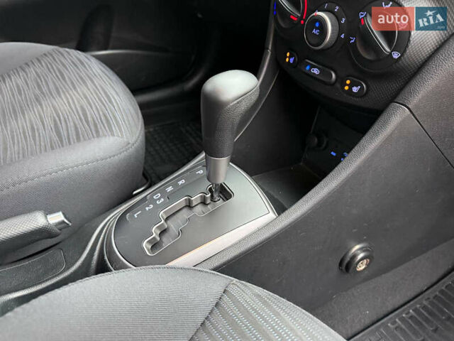 Белый Хендай Акцент, объемом двигателя 1.4 л и пробегом 64 тыс. км за 12800 $, фото 32 на Automoto.ua