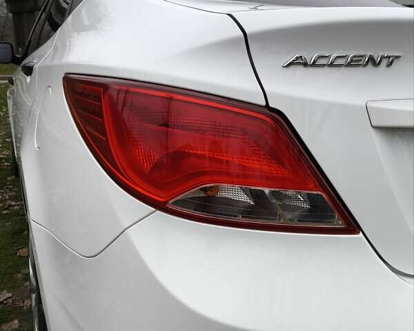 Белый Хендай Акцент, объемом двигателя 1.4 л и пробегом 92 тыс. км за 9499 $, фото 20 на Automoto.ua