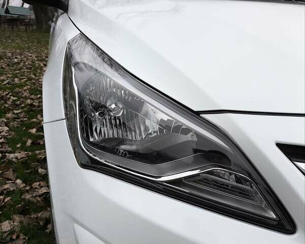 Белый Хендай Акцент, объемом двигателя 1.4 л и пробегом 92 тыс. км за 9499 $, фото 18 на Automoto.ua