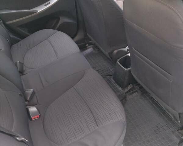 Білий Хендай Акцент, об'ємом двигуна 1.4 л та пробігом 230 тис. км за 5300 $, фото 10 на Automoto.ua