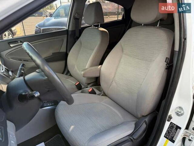 Білий Хендай Акцент, об'ємом двигуна 1.59 л та пробігом 162 тис. км за 8100 $, фото 13 на Automoto.ua