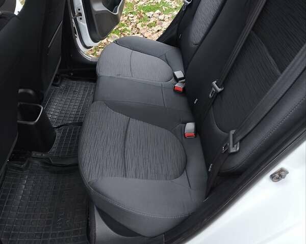 Белый Хендай Акцент, объемом двигателя 1.4 л и пробегом 92 тыс. км за 9499 $, фото 11 на Automoto.ua