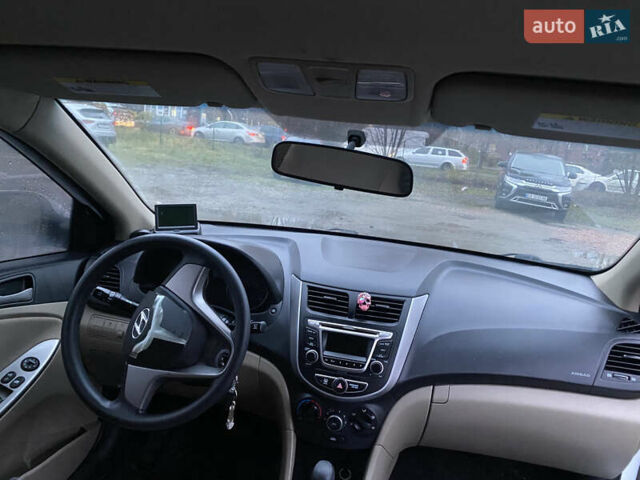 Белый Хендай Акцент, объемом двигателя 1.59 л и пробегом 110 тыс. км за 5900 $, фото 9 на Automoto.ua