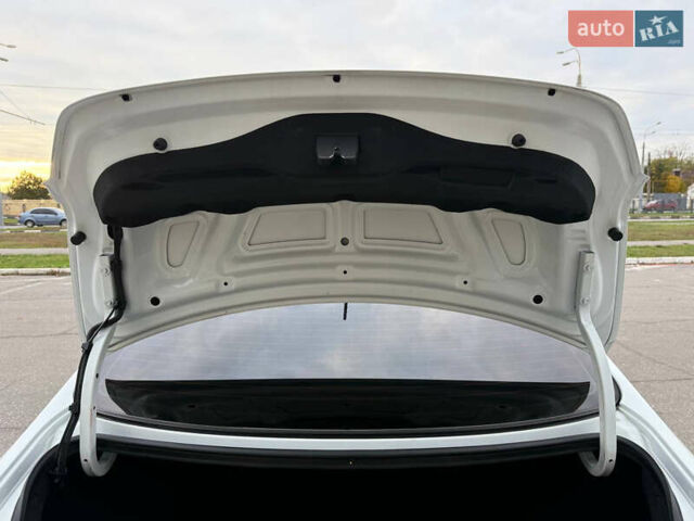 Белый Хендай Акцент, объемом двигателя 1.4 л и пробегом 64 тыс. км за 12800 $, фото 36 на Automoto.ua