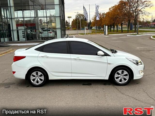 Білий Хендай Акцент, об'ємом двигуна 1.4 л та пробігом 64 тис. км за 12800 $, фото 7 на Automoto.ua