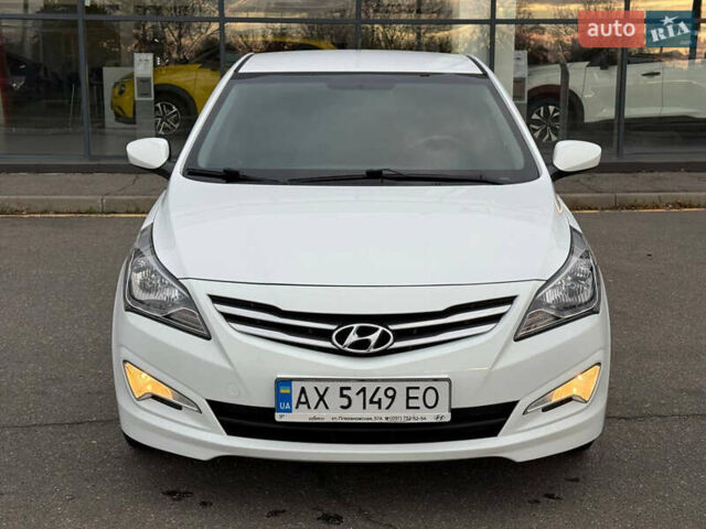 Белый Хендай Акцент, объемом двигателя 1.4 л и пробегом 64 тыс. км за 12800 $, фото 1 на Automoto.ua