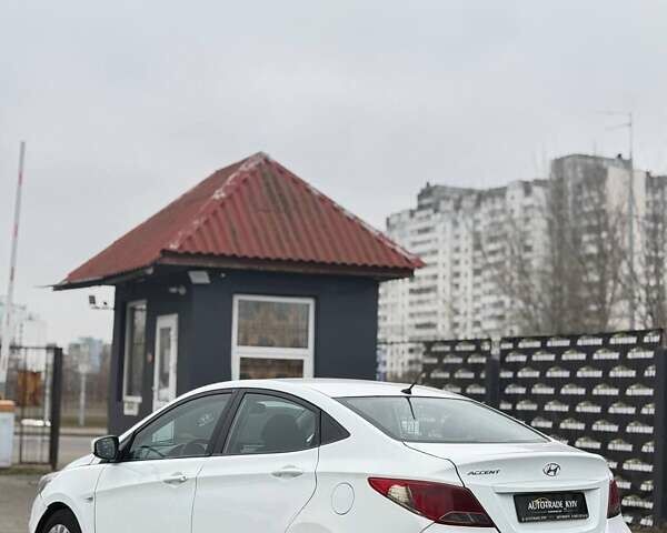 Белый Хендай Акцент, объемом двигателя 1.4 л и пробегом 230 тыс. км за 4750 $, фото 2 на Automoto.ua